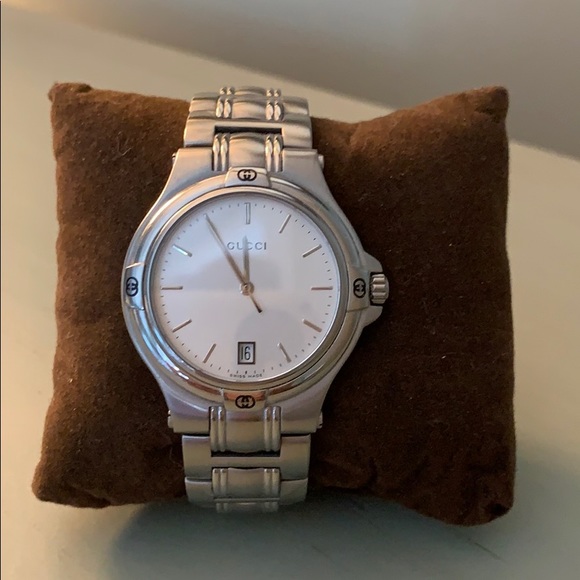 Gucci Watch: AUTHENTIC Silver worn 3 times - Picture 1 of 4